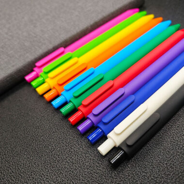 Bulk Custom Logo Plastic Ball Pens for Advertising and Promotions
