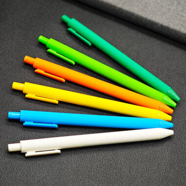 Bulk Custom Logo Plastic Ball Pens for Advertising and Promotions